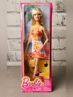 Barbie Summer Beach Doll 2013 NIB Blonde Floral Dress w Purse